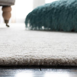 Safavieh Micro-Loop 4'-0" x 6'-0" Rug in Silver / Ivory