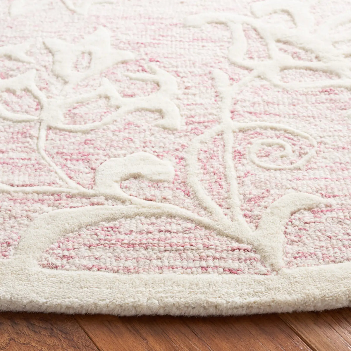 Safavieh Metro 6'-0" x 6'-0" Rug in Pink / Ivory