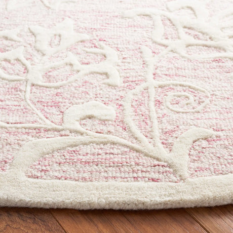 Safavieh Metro 6'-0" x 6'-0" Rug in Pink / Ivory