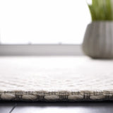 Safavieh Marbella 4'-0" x 6'-0" Rug in Ivory / Grey