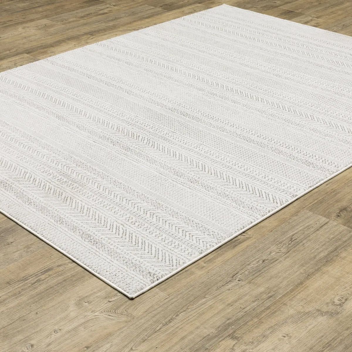 Oriental Weavers Montecito 4929E White/ Grey Rug - angle detail