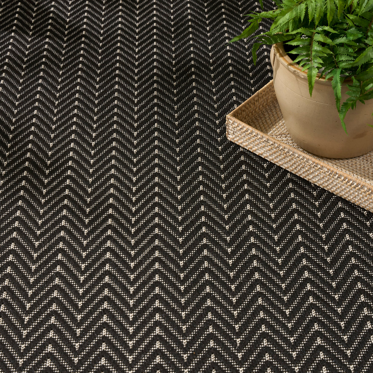 Nourison Horizon Indoor/Outdoor HOZ02 Black Contemporary Area Rugs