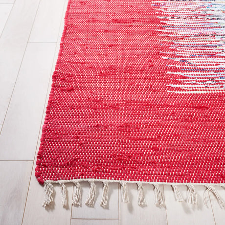 Safavieh Montauk 4'-0" x 6'-0" Rug in Ivory / Red