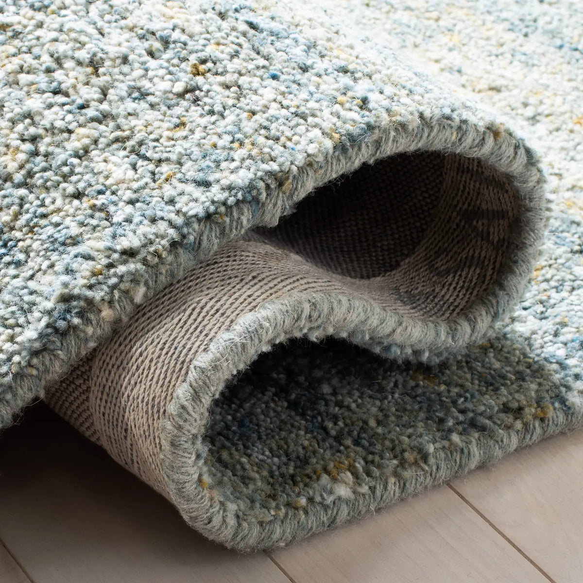 Safavieh Himalaya 5'-0" x 8'-0" Rug in Blue / Olive