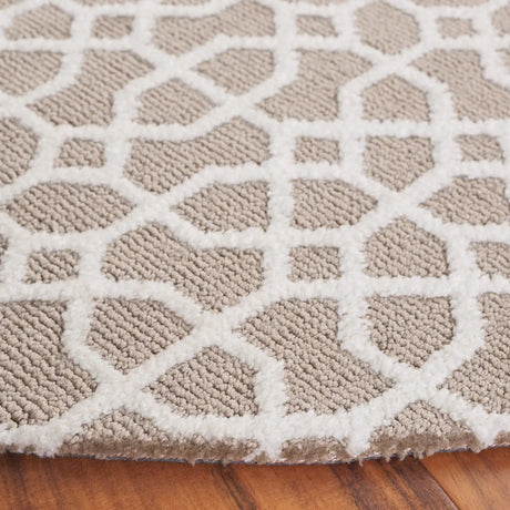Safavieh Audrey 6'-0" x 6'-0" Rug in Taupe / Ivory