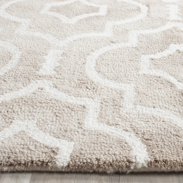 Safavieh Dip Dye 10'-0" x 14'-0" Rug in Beige / Ivory
