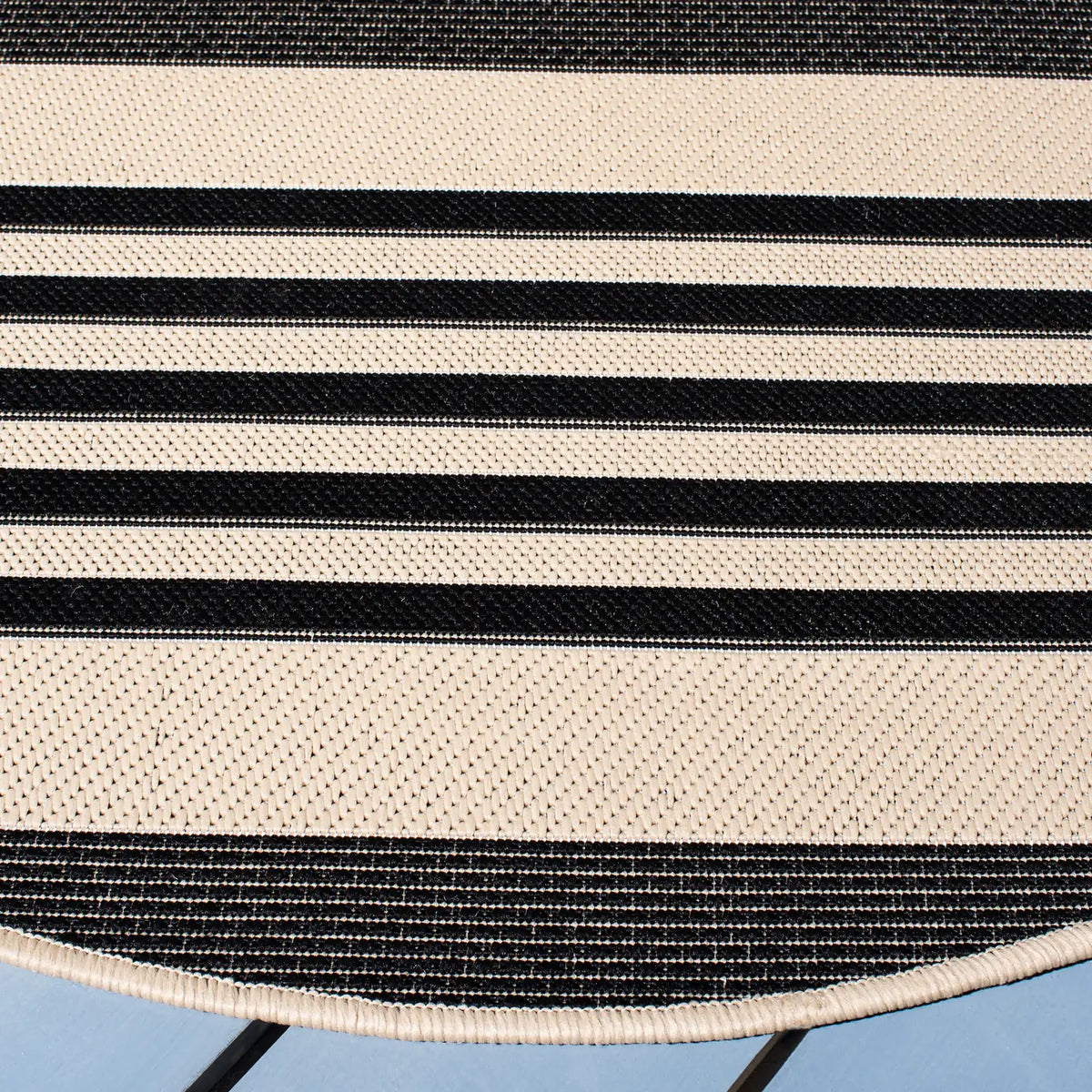 Safavieh Courtyard 5'-3" x 5'-3" Rug in Black / Bone