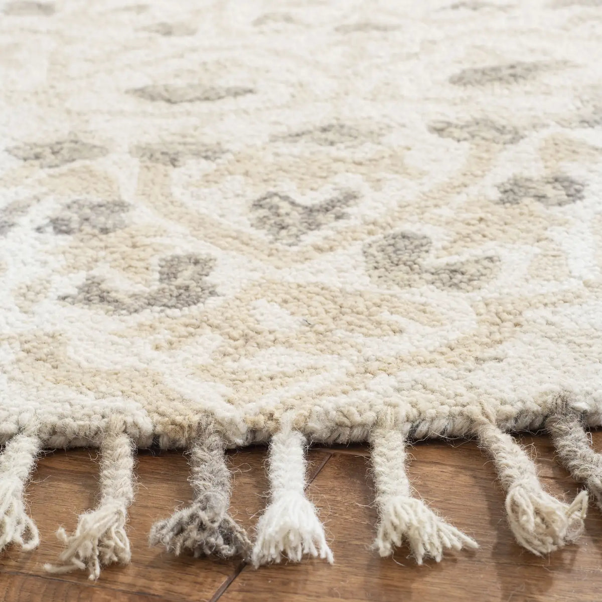 Safavieh Blossom 6'-0" x 6'-0" Rug in Ivory / Taupe