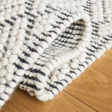 Safavieh Marbella 4'-0" x 6'-0" Rug in Ivory / Black