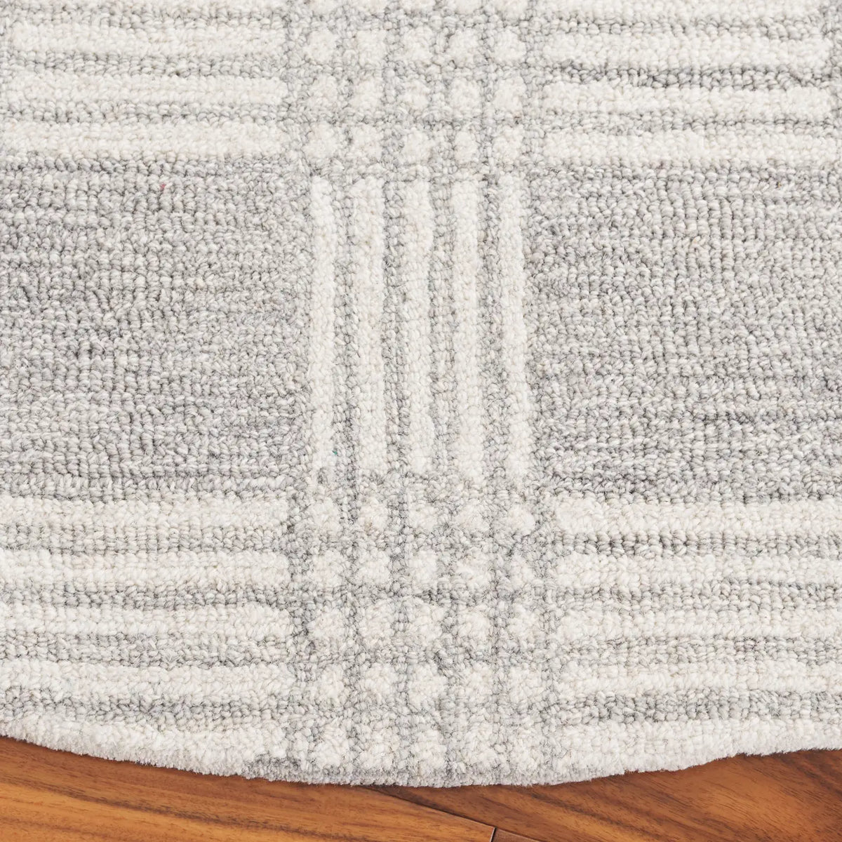 Safavieh Ebony 6'-0" x 6'-0" Rug in Light Grey / Ivory