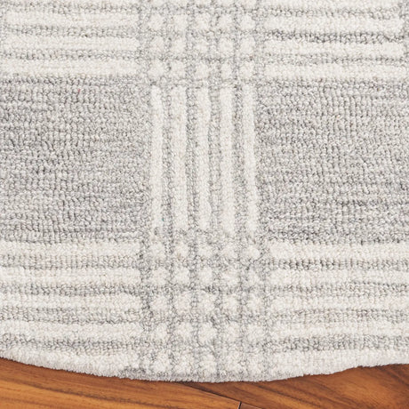 Safavieh Ebony 6'-0" x 6'-0" Rug in Light Grey / Ivory