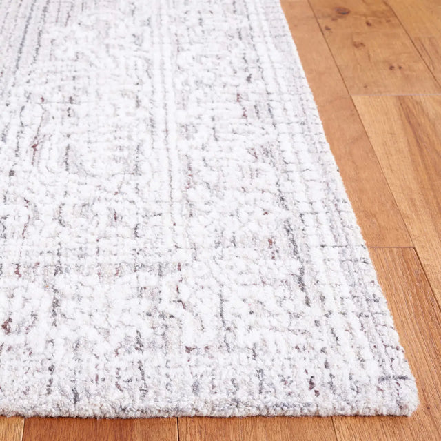 Safavieh Ebony 4'-0" x 6'-0" Rug in Brown / Ivory