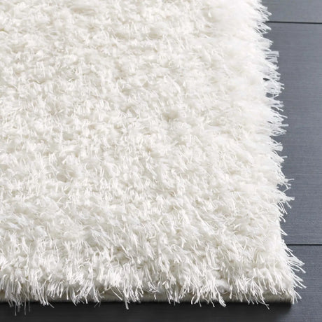 Safavieh Lindsay Shag 4'-0" x 6'-0" Rug in Ivory