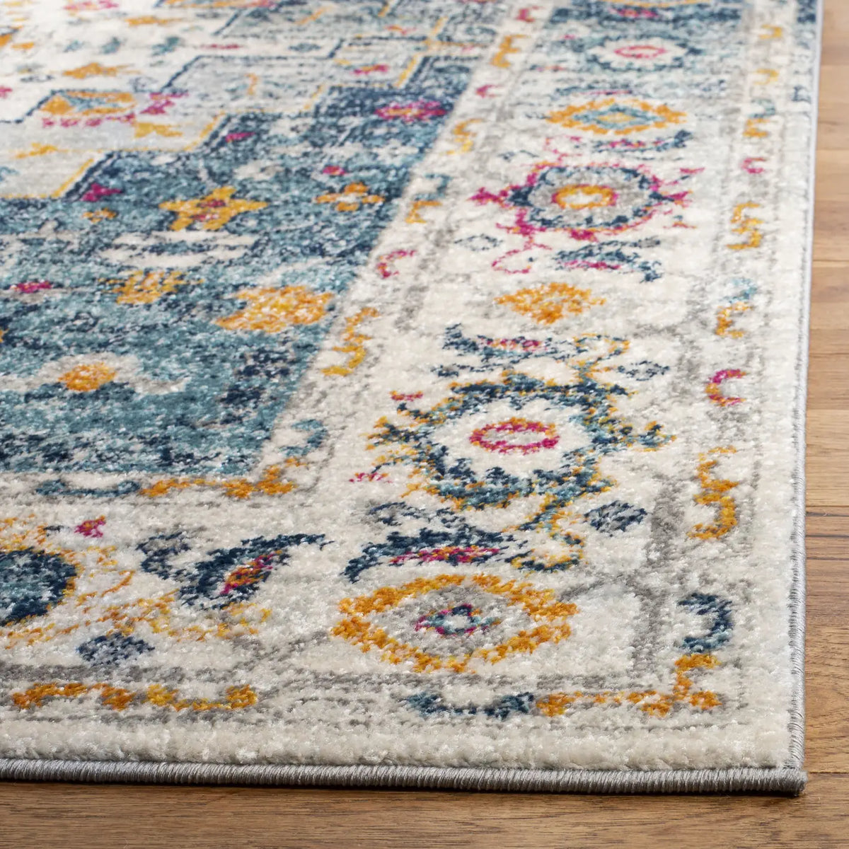 Safavieh Madison 4'-0" x 6'-0" Rug in Turquoise / Ivory