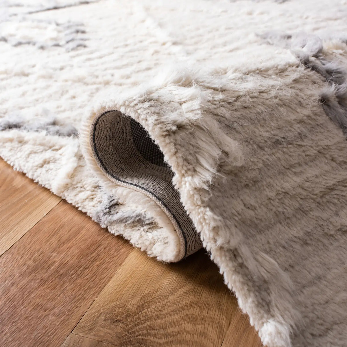 Safavieh Casablanca 4'-0" x 6'-0" Rug in Ivory / Grey