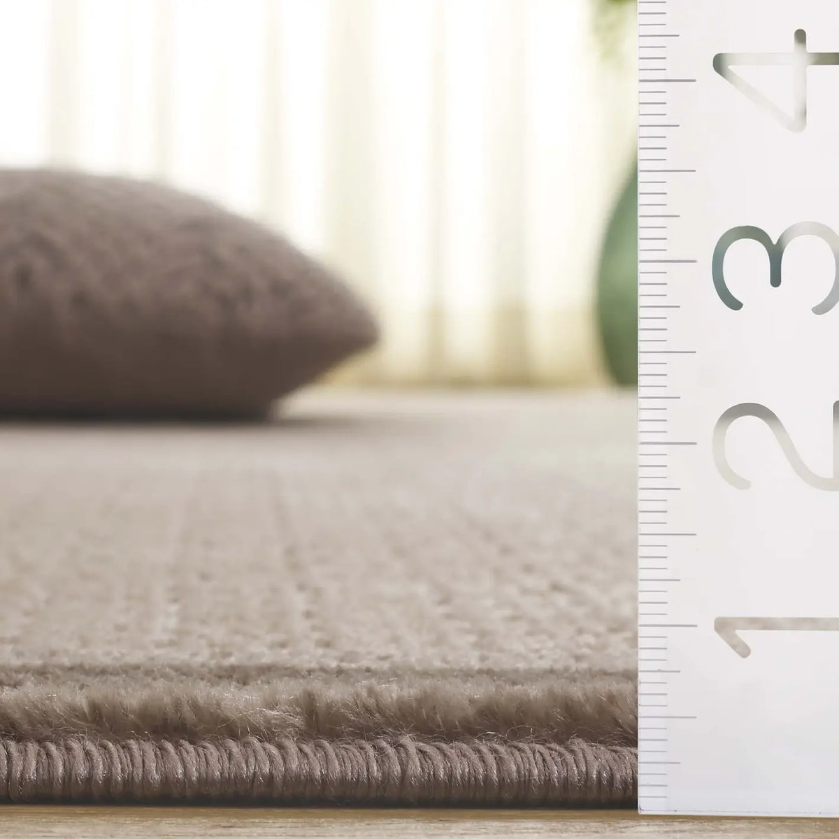 Safavieh Prestige 4'-0" x 6'-0" Rug in Ivory / Brown