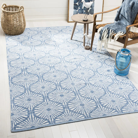 Safavieh Montauk 5'-0" x 8'-0" Rug in Blue / Ivory