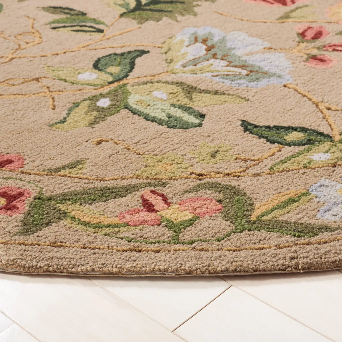 Safavieh Chelsea 5'-6" x 5'-6" Rug in Beige