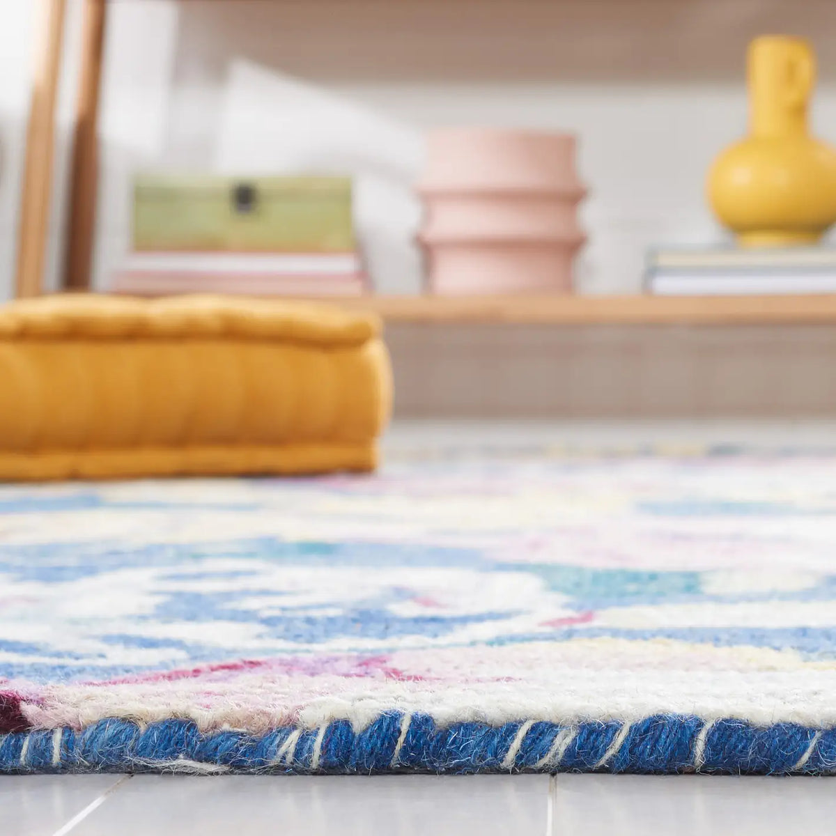 Safavieh Blossom 4'-0" x 6'-0" Rug in Light Blue / Plum