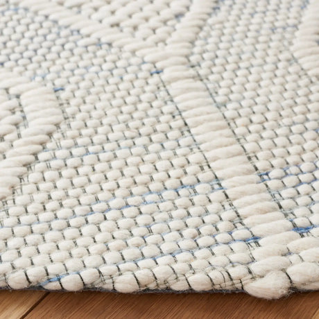 Safavieh Marbella 6'-0" x 6'-0" Rug in Ivory / Blue