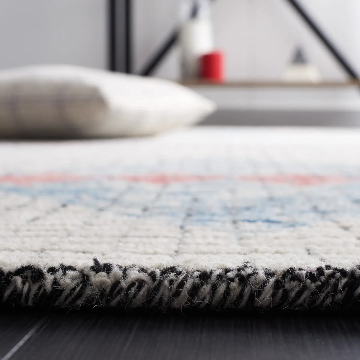Safavieh Abstract 4'-0" x 6'-0" Rug in Ivory / Blue