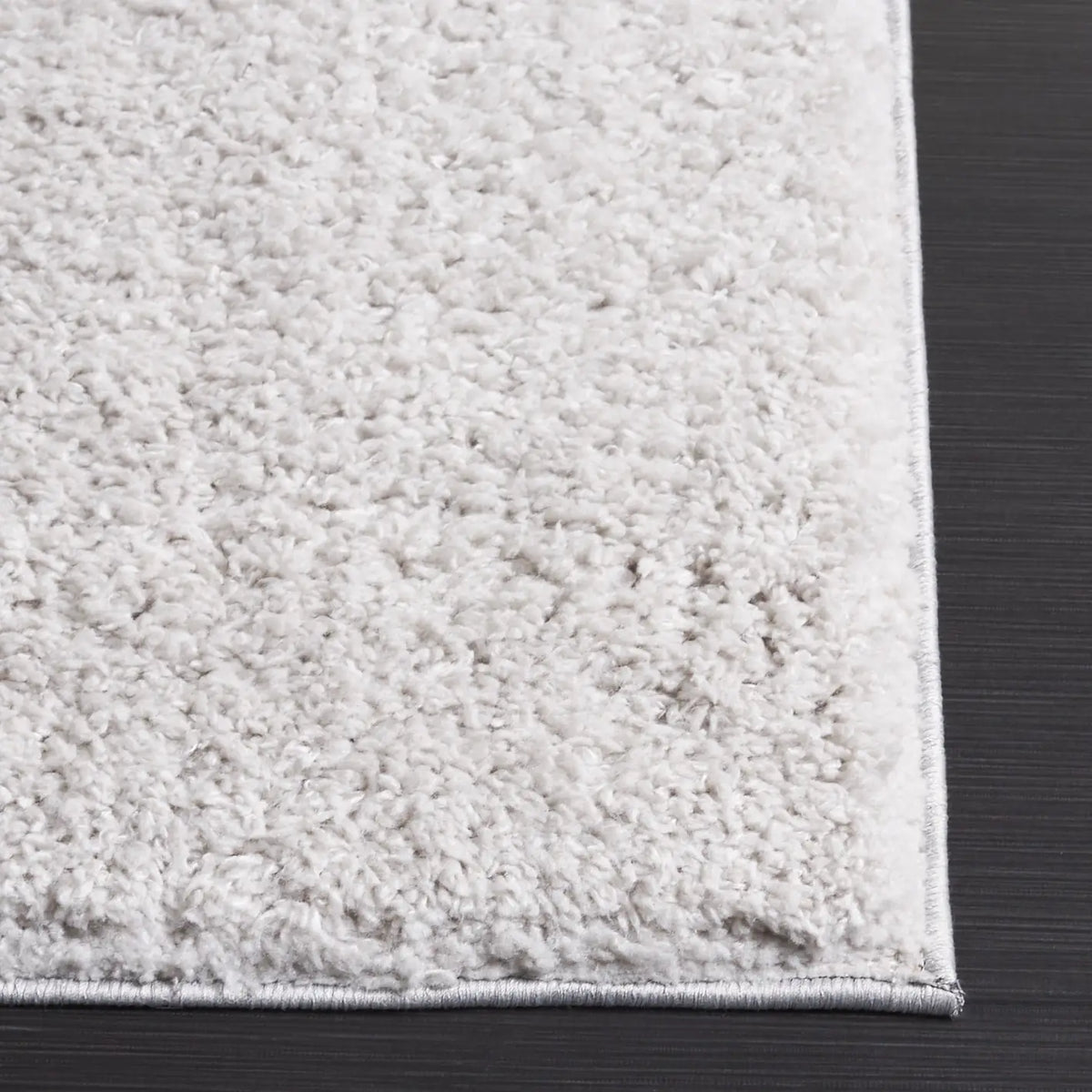 Safavieh Rumi Shag 4'-0" x 6'-0" Rug in Light Grey