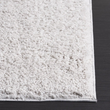 Safavieh Rumi Shag 4'-0" x 6'-0" Rug in Light Grey