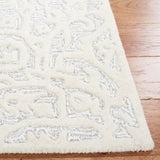 Safavieh Antiquity 4'-0" x 6'-0" Rug in Silver / Ivory