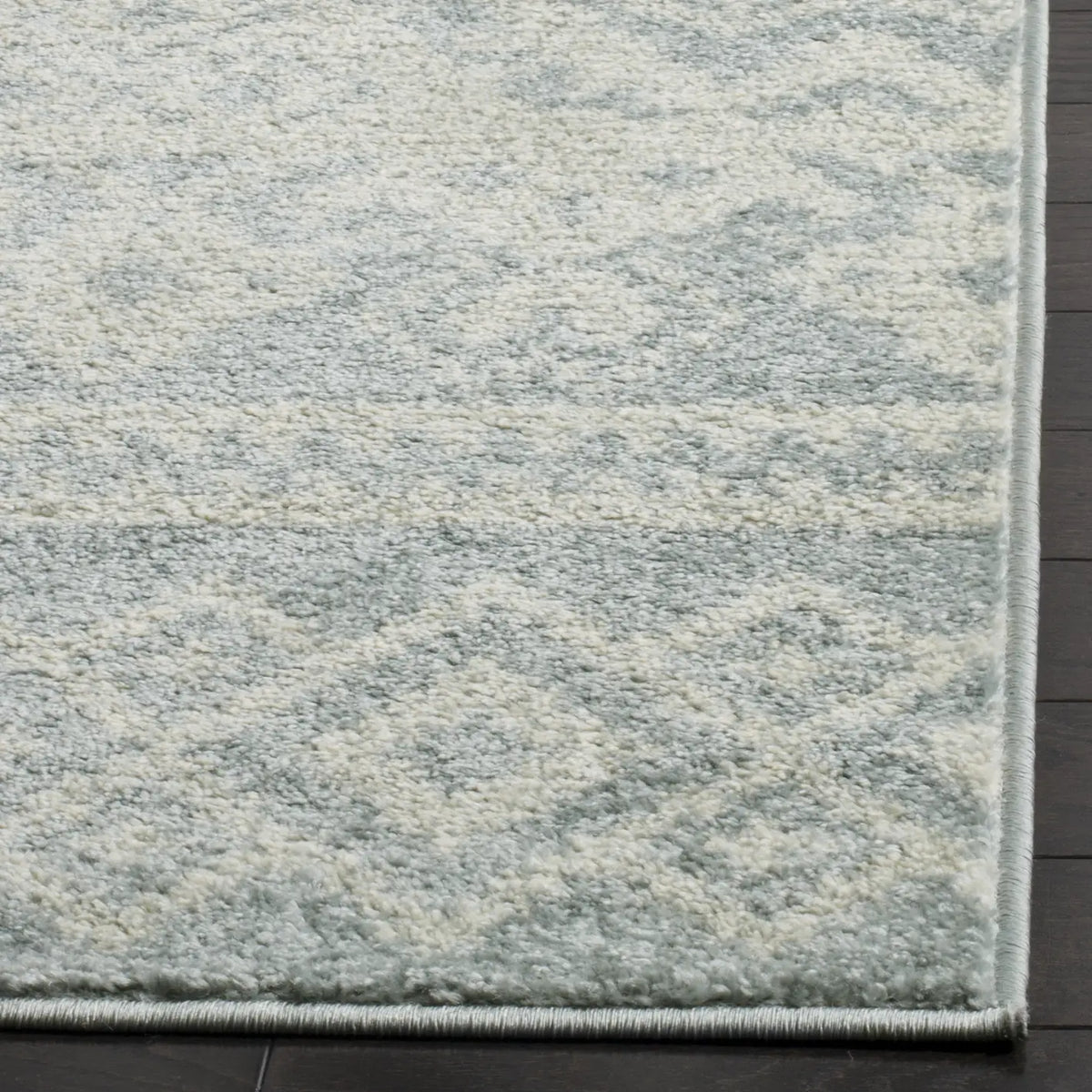 Safavieh Adirondack 4'-0" x 6'-0" Rug in Slate / Ivory