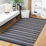 Safavieh Kilim 4'-0" x 6'-0" Rug in Black / Ivory