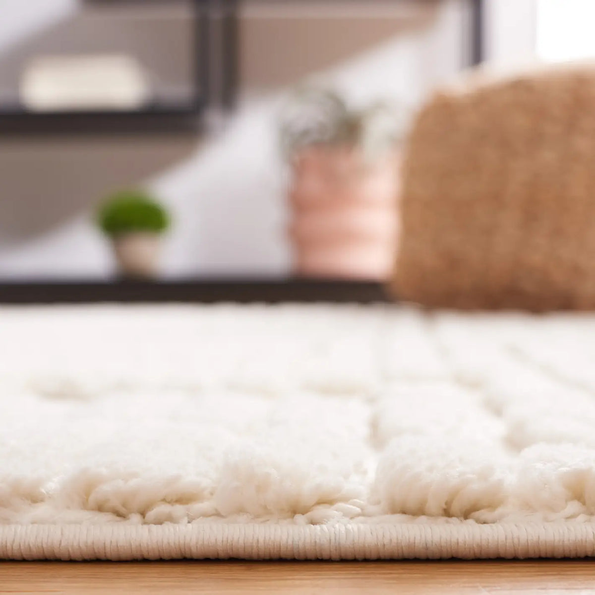 Safavieh Urban 4'-0" x 6'-0" Rug in Ivory
