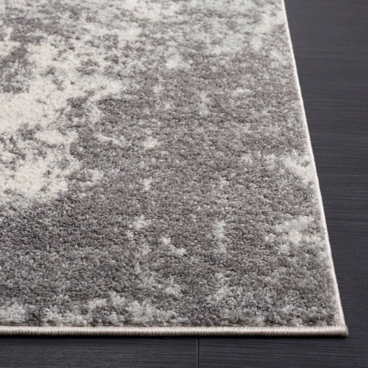 Safavieh Tulum 4'-0" x 6'-0" Rug in Ivory / Grey