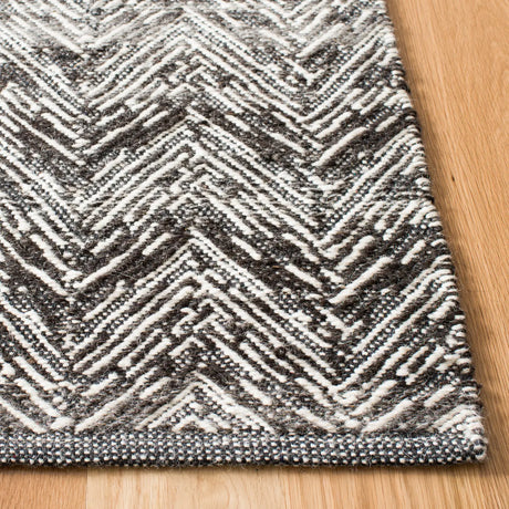 Safavieh Kilim 5'-0" x 8'-0" Rug in Brown / Charcoal