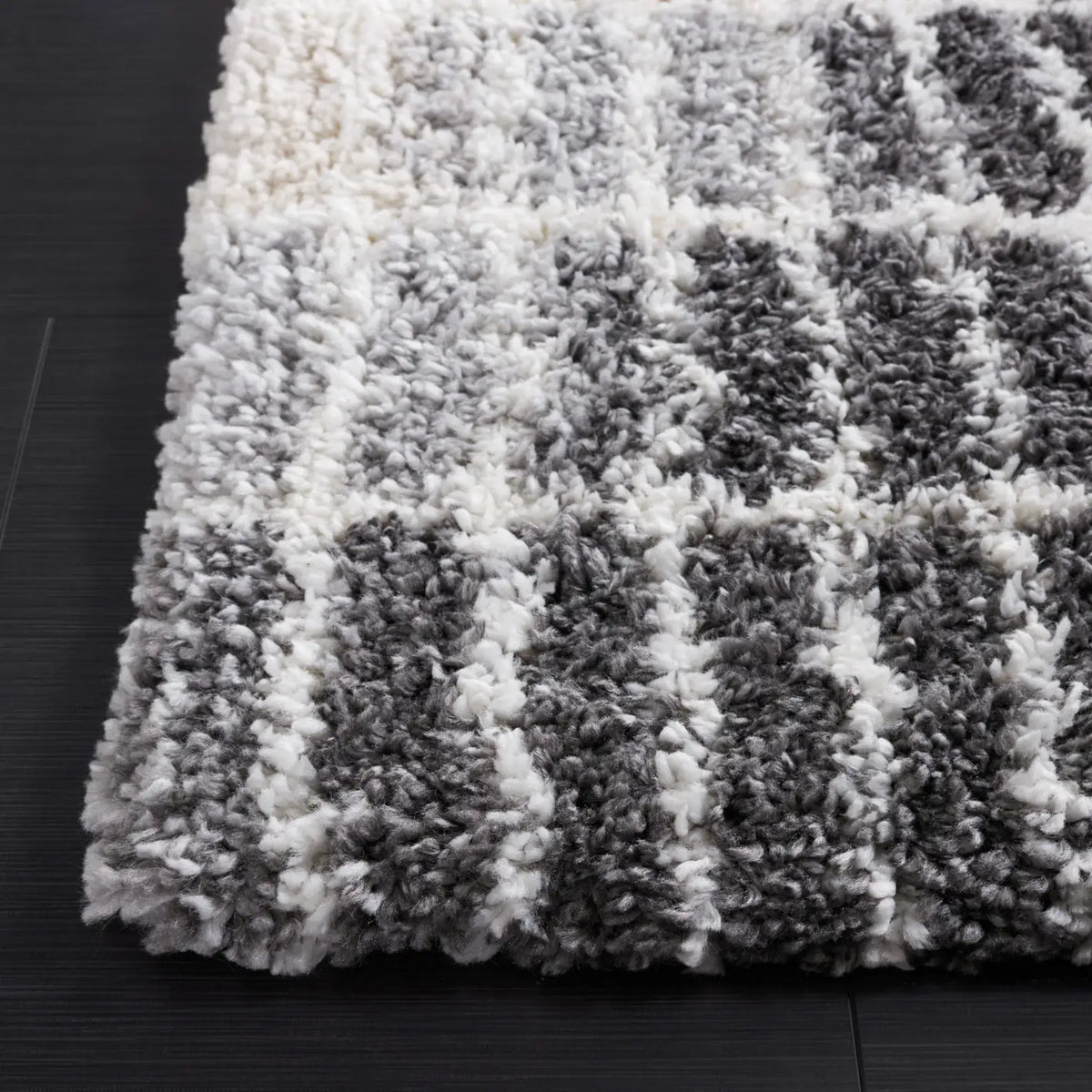 Safavieh Fontana Shag  800 4'-0" x 6'-0" Rug in Ivory / Grey
