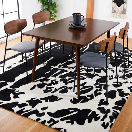 Safavieh Soho 9'-6" x 13'-6" Rug in Black / Ivory