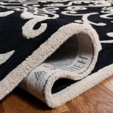 Safavieh Soho 6'-0" x 9'-0" Rug in Black / Ivory