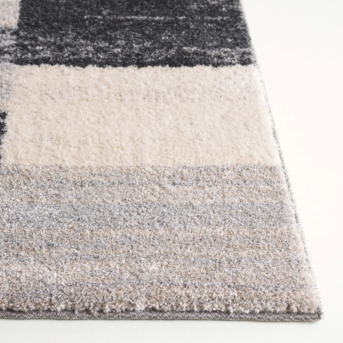 Safavieh Retro 4'-0" x 6'-0" Rug in Black / Light Grey