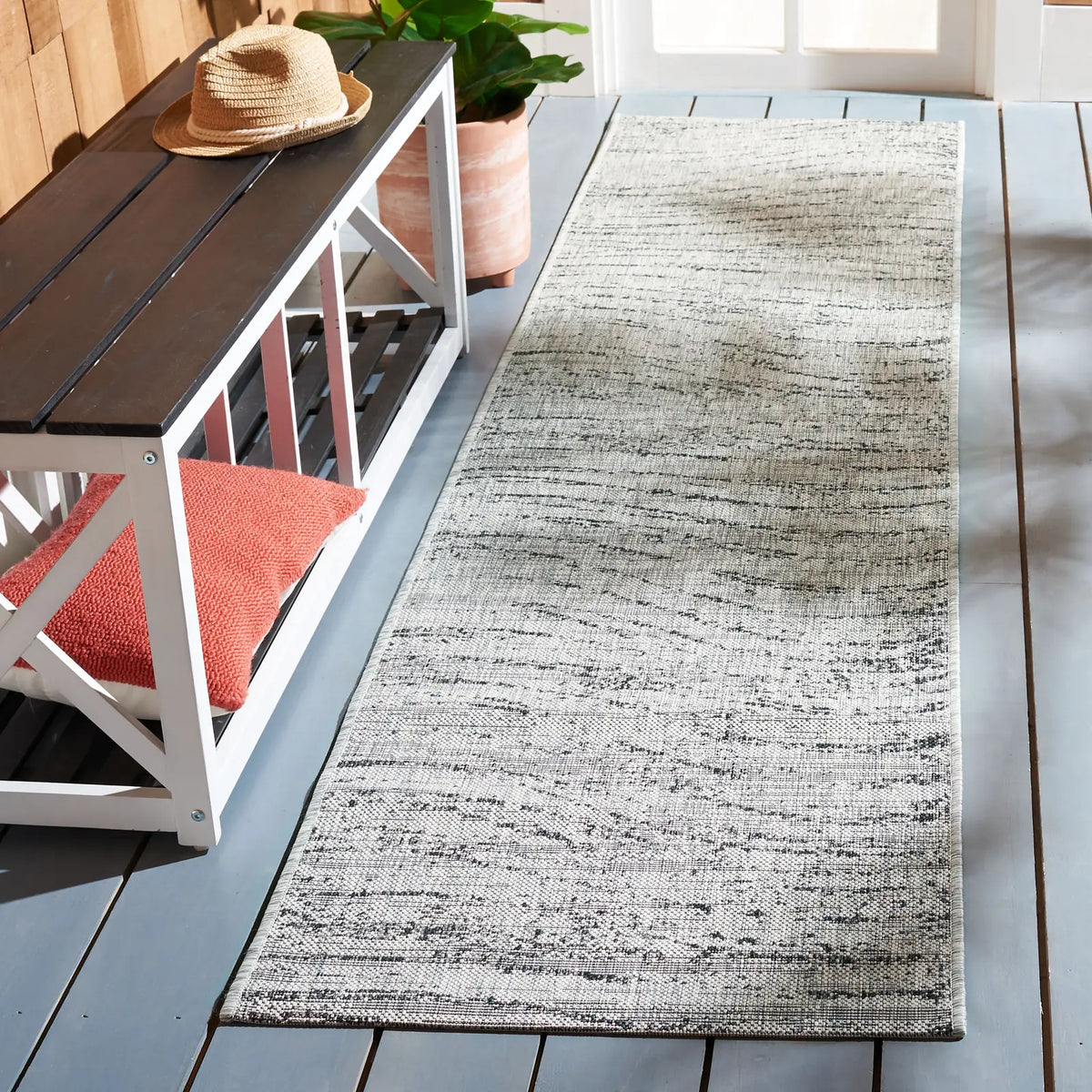 Safavieh Courtyard 2'-2" x 9'-0" Rug in Ivory / Grey