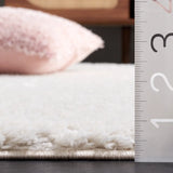 Safavieh Tahoe Shag 4'-0" x 6'-0" Rug in Ivory