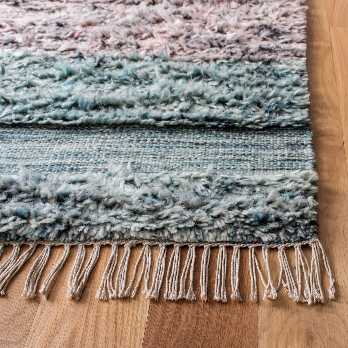 Safavieh Casablanca 5'-0" x 8'-0" Rug in Turquoise / Pink