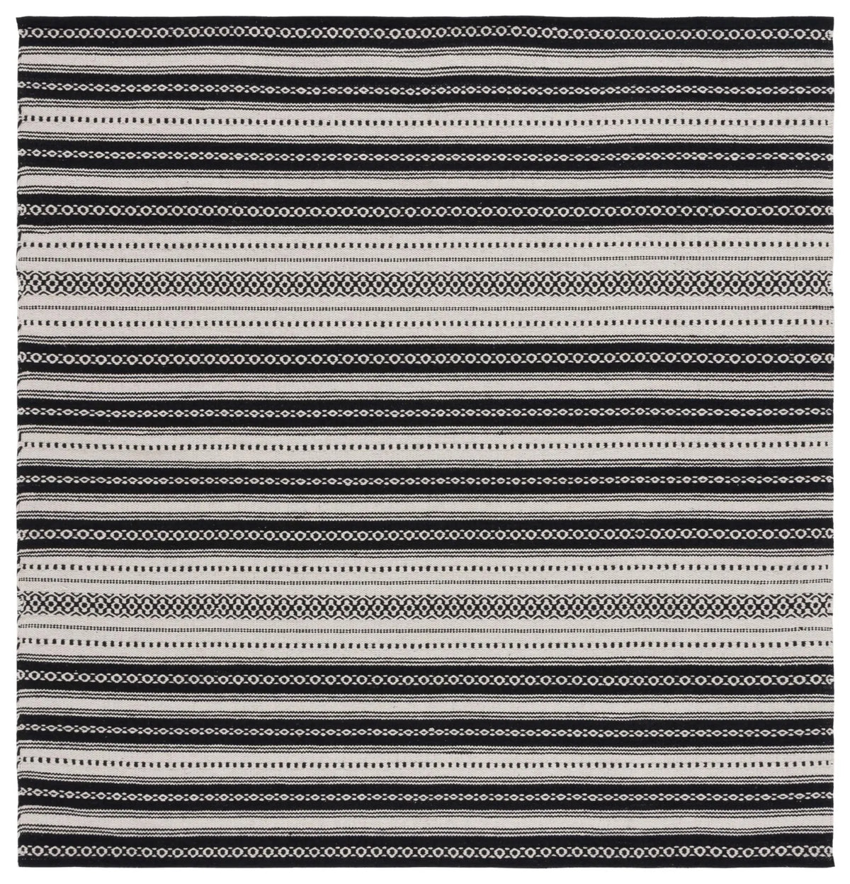 Safavieh Montauk 6'-0" x 6'-0" Rug in Black / Ivory
