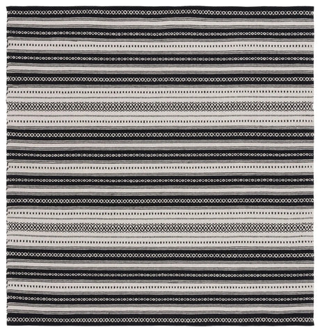 Safavieh Montauk 6'-0" x 6'-0" Rug in Black / Ivory