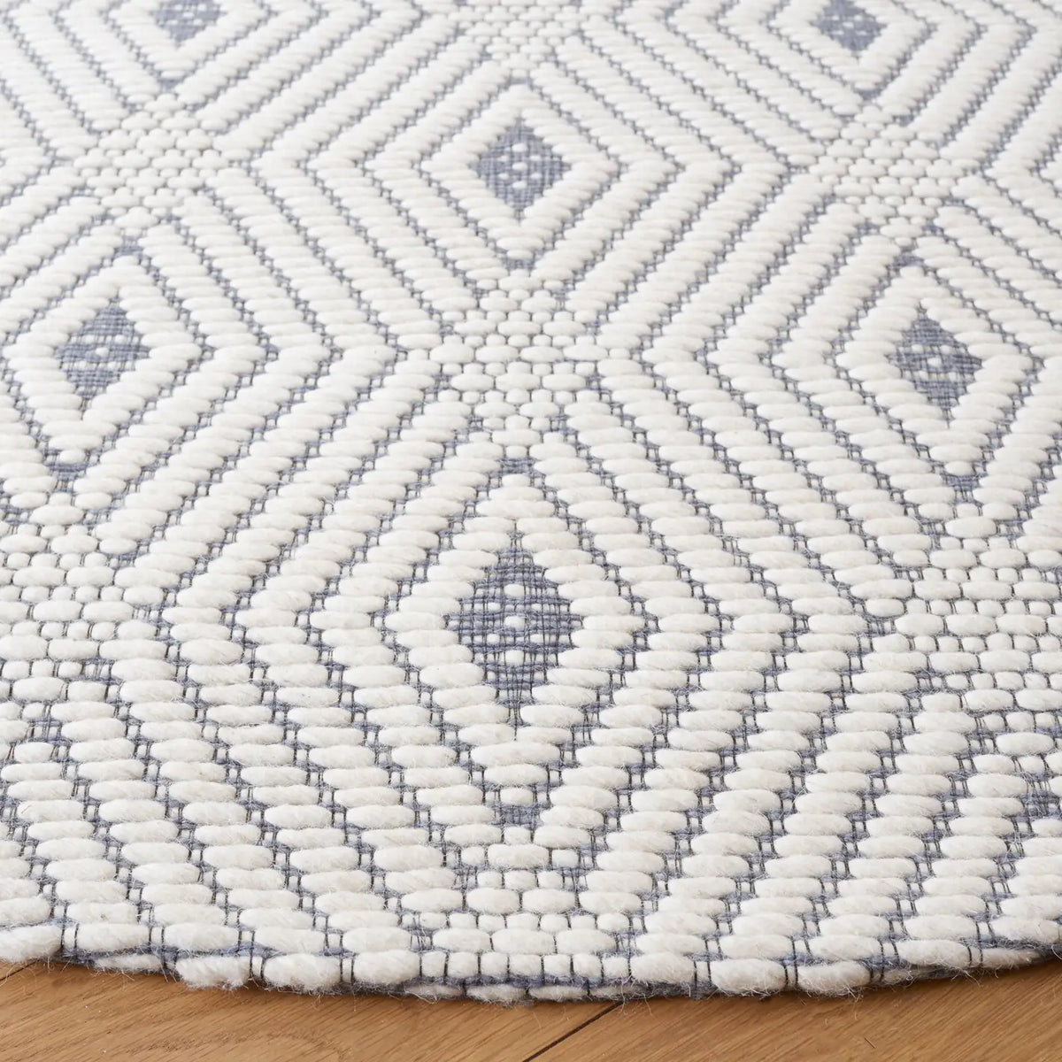 Safavieh Marbella 6'-0" x 6'-0" Rug in Ivory / Grey