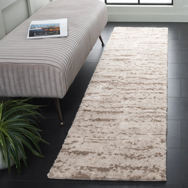 Safavieh Century 300 2'-0" x 8'-0" Rug in Ivory / Brown