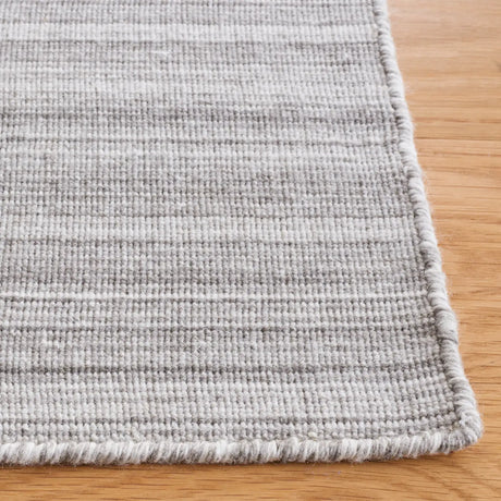 Safavieh Kilim 4'-0" x 6'-0" Rug in Silver