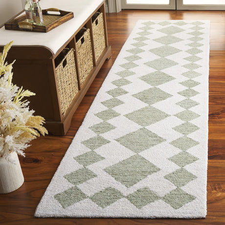 Safavieh Ebony 2'-3" x 9'-0" Rug in Green / Ivory