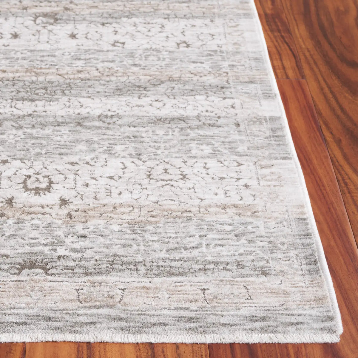 Safavieh Mason 100 4'-0" x 6'-0" Rug in Beige / Grey Ivory
