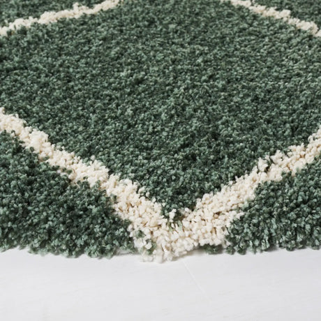 Safavieh Hudson Shag 7'-0" x 7'-0" Rug in Green / Ivory