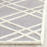 Safavieh Cambridge 2'-6" x 6'-0" Rug in Silver / Ivory