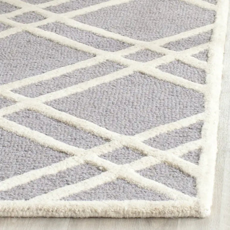 Safavieh Cambridge 2'-6" x 6'-0" Rug in Silver / Ivory